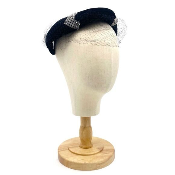 Vintage 1950s Black Velvet Evening Hat Beret Cap Rhinestone Clip With Mesh Veil - Picture 3 of 10